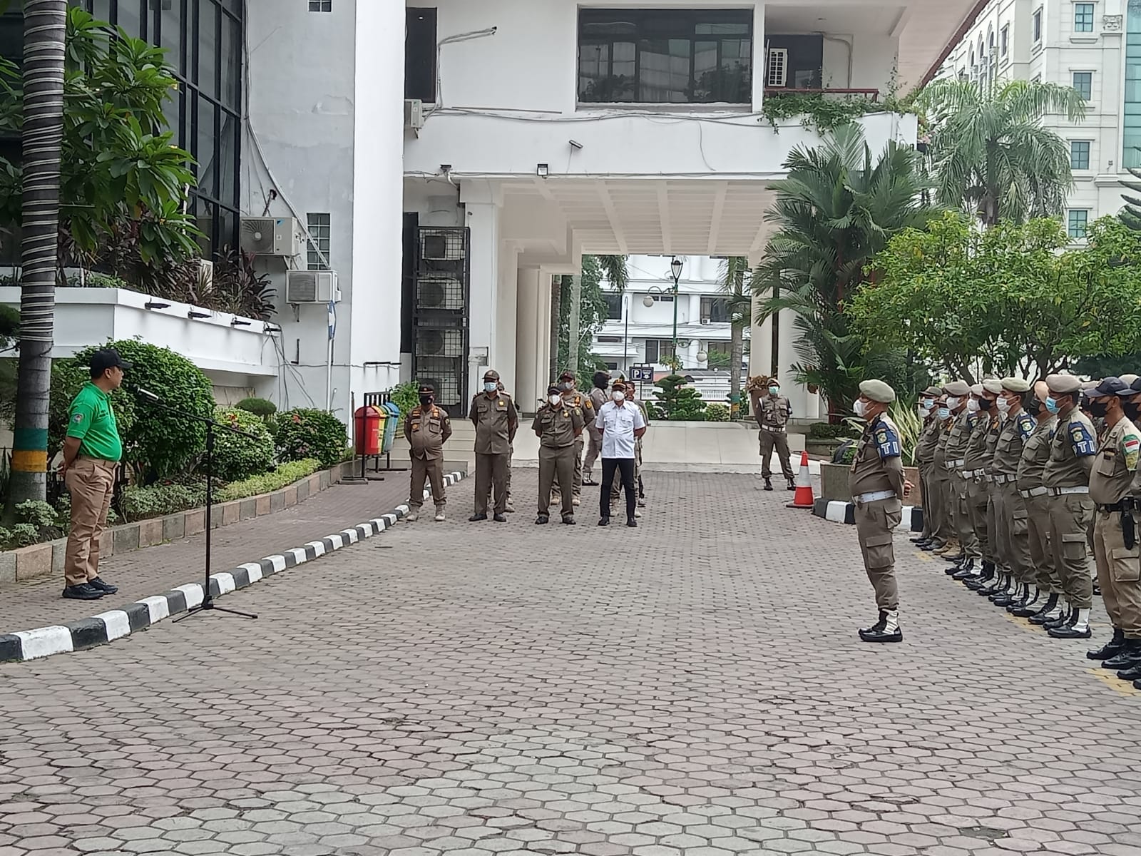 Pelaksanaan Kegiatan Pengamanan Lanjutan Unras di Gedung DPRD Pemprovsu di Jalan Imam No Bonjol Petisah Tengah Kecamatan Medan Petisah Terkait Kenaikan BBM